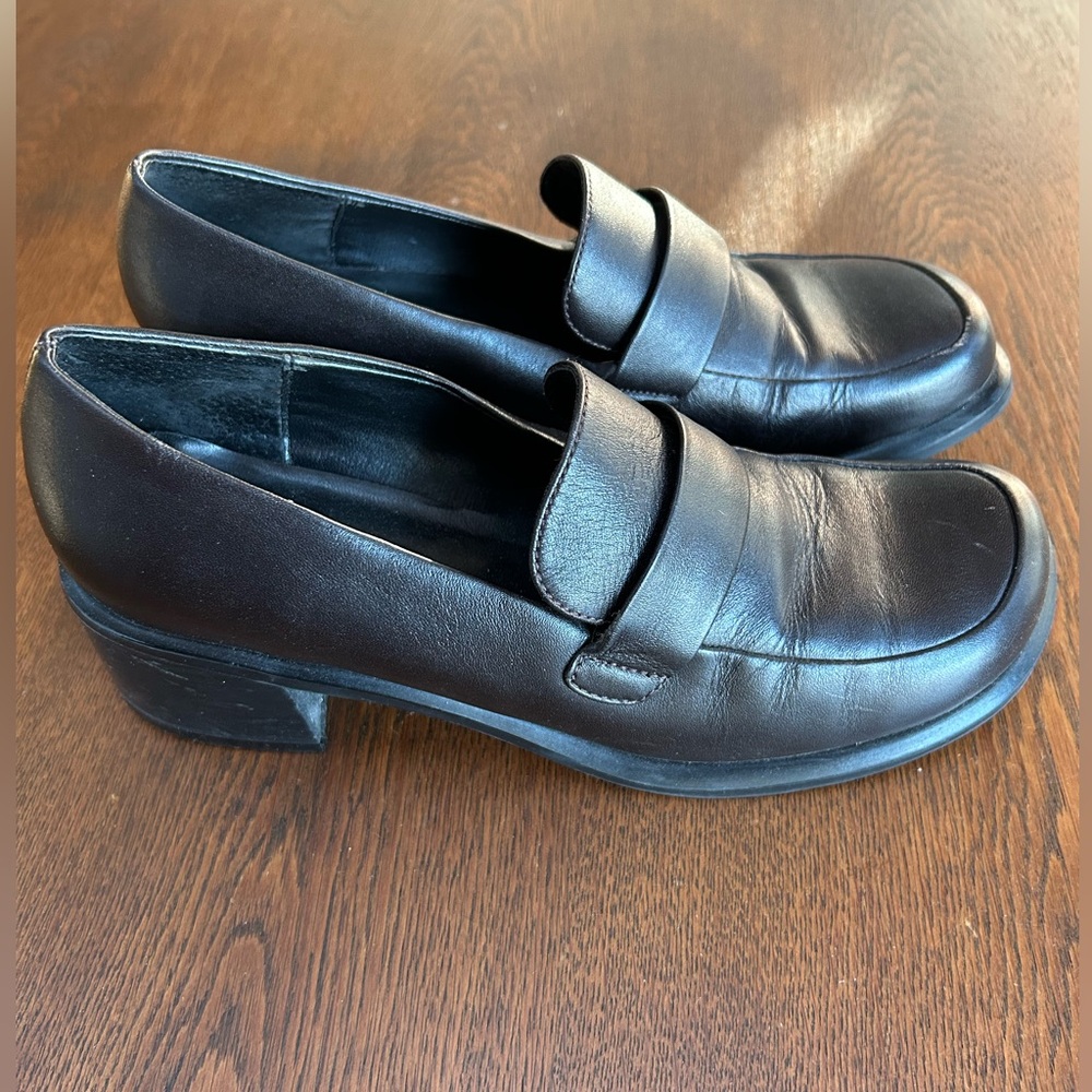 Women’s chunk heel 2” black sz 7.5  Cable style. Danelle Loafer. Leather upper.